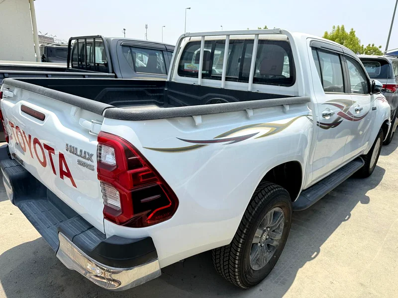 Toyota Hilux SR5 2.7L 2025 AT DC White Petrol (Export Only)63401311081475112