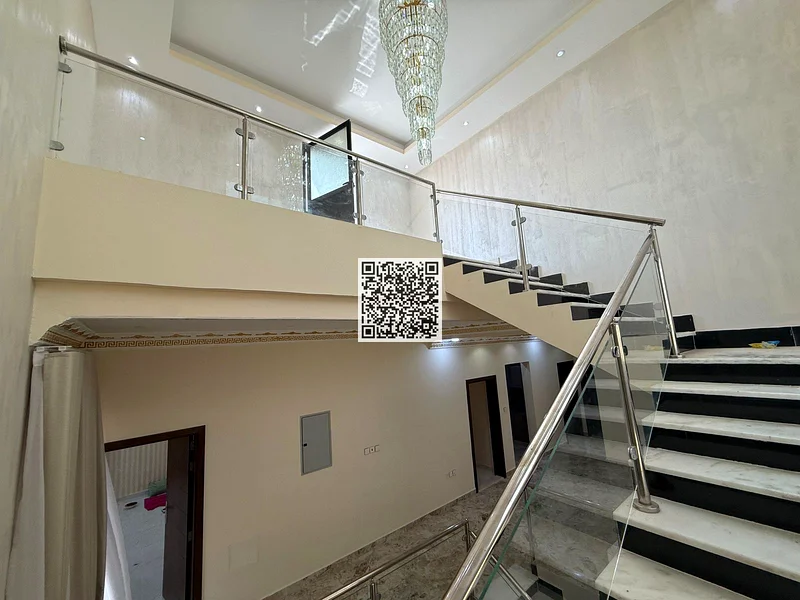 فيلا جديدة مكونة من خمس غرف نوم رئيسية للإيجار مع تكييف مركزي في الروضة عجمان63718951058179112