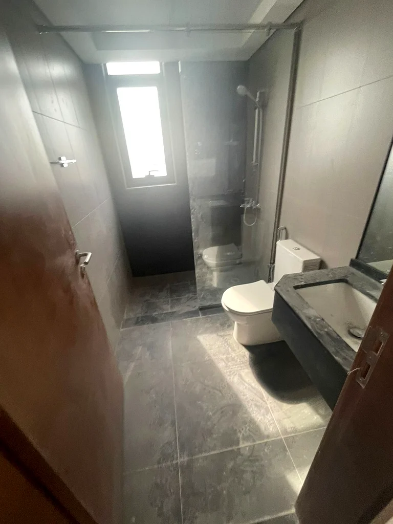 تقع الجرف 2 بالقرب من مدرسة الأقصى، والمدرسة الوطنية، وبوابة دبي.63714836589186111