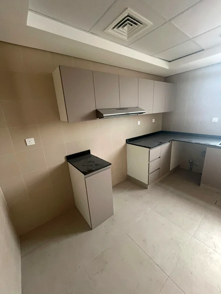 تقع الجرف 2 بالقرب من مدرسة الأقصى، والمدرسة الوطنية، وبوابة دبي.63714836589186110