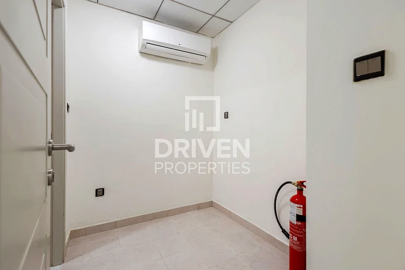 Elegant Unit | Community View | Prime Location63973718279171114