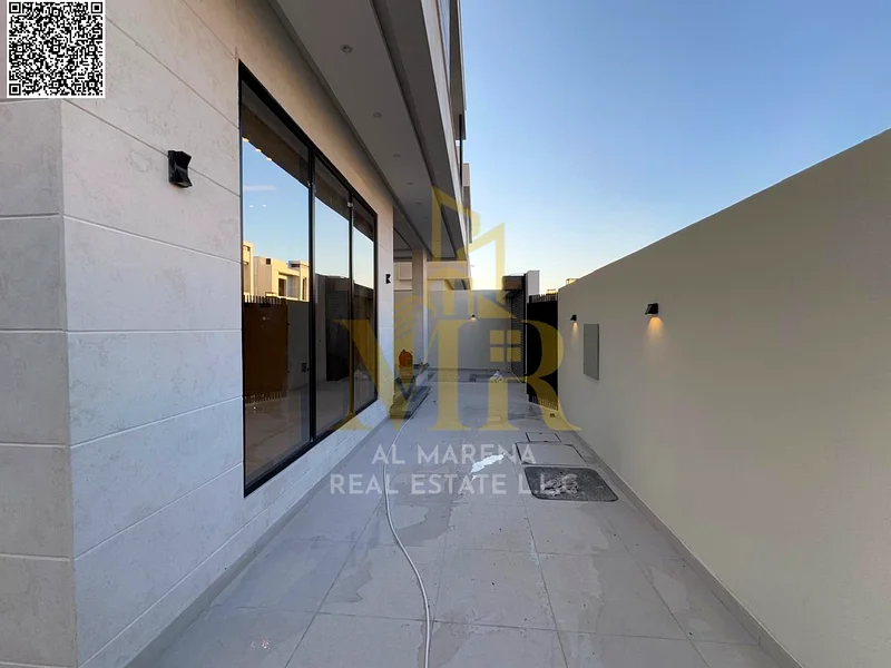 A villa directly from the owner, with personal finishing, on a main street, close to all services. Freehold for all nationalities and without a down p63893447725443114