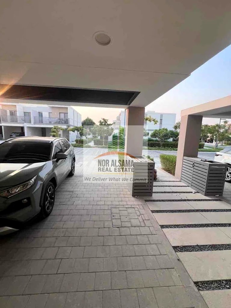 فيلا فاخرة لغير المفروشة بثلاث غرف نوم وأربع حمامات للإيجار63732860872834110