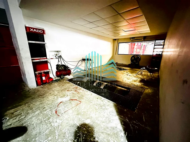 مع مال المفتاح | جاهز للانتقال | على جانب الطريق ومواجهة للطريق63402741947777113