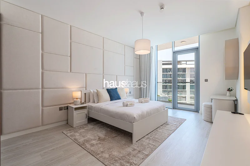 Burj Khalifa View | Spacious 3BR | Contemporary63829301179138112