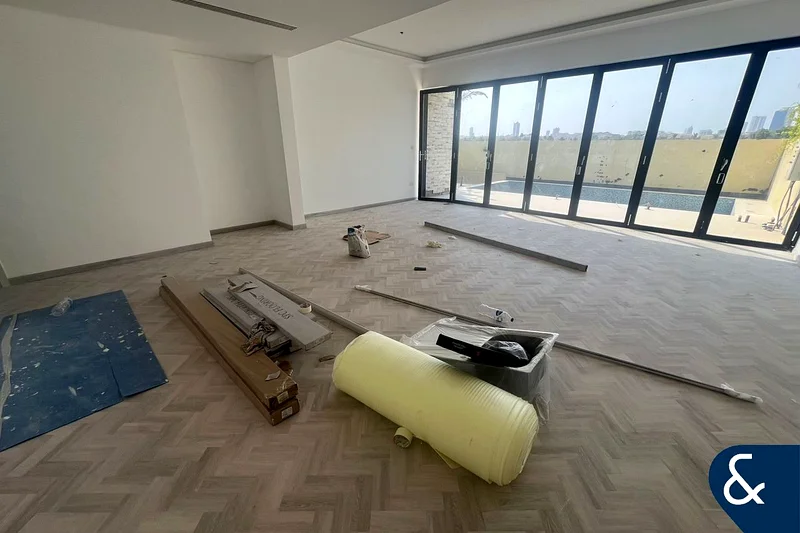 Single Row Upgraded | THK | 3 Bed + M | Pool63971398425857112