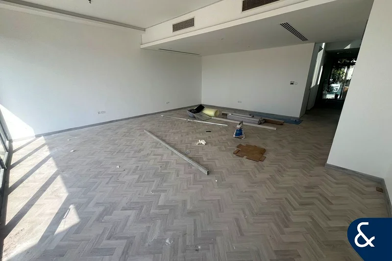 Single Row Upgraded | THK | 3 Bed + M | Pool63971398425857111