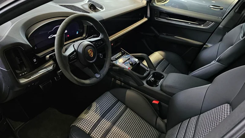 Porsche Cayenne S Coupe GCC63398657342338113