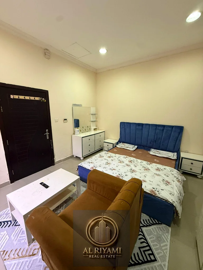 ستوديو مؤثث بأناقة شديدة بأثاث على طراز الفندق، بإطلالة مميزة، وموقع سهل الوصول إلى الشارقة ودبي،63715207824897110