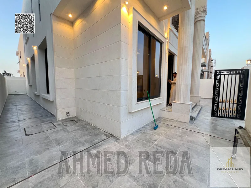 فيلا فاخرة بتصميم كلاسيكي في موقع متميز أمام مجمع أزها، وبسعر يشمل رسوم التسجيل ونقل الملكية.63891692267393111