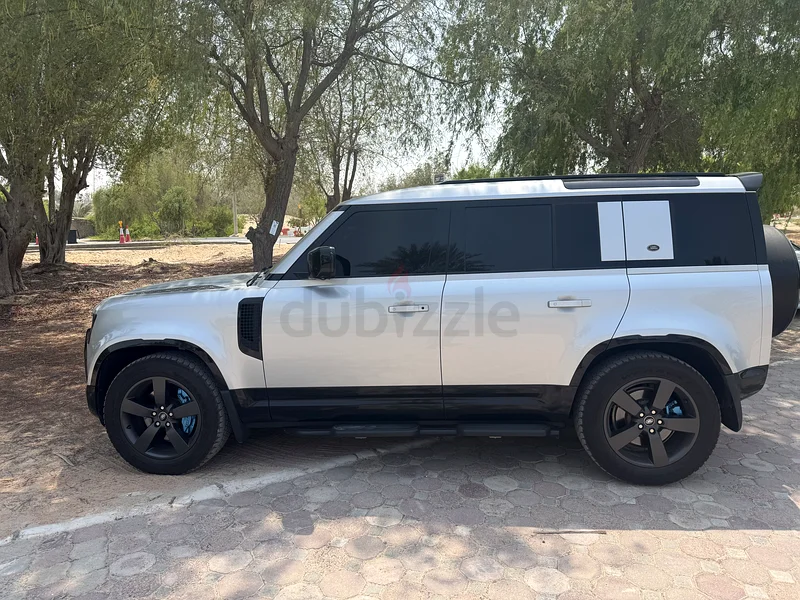 Defender 110 in very good condition, under warranty63399897789313113