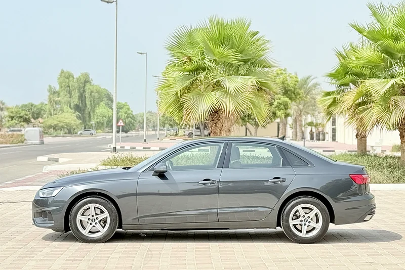 سيارة أودي A4 2021 سعة 1.8 لتر توربو 35 TFSI بمواصفات دول مجلس التعاون الخليجي، مع خدمة الوكالة، وطلاء أصلي بحالة ممتازة63177574235395112