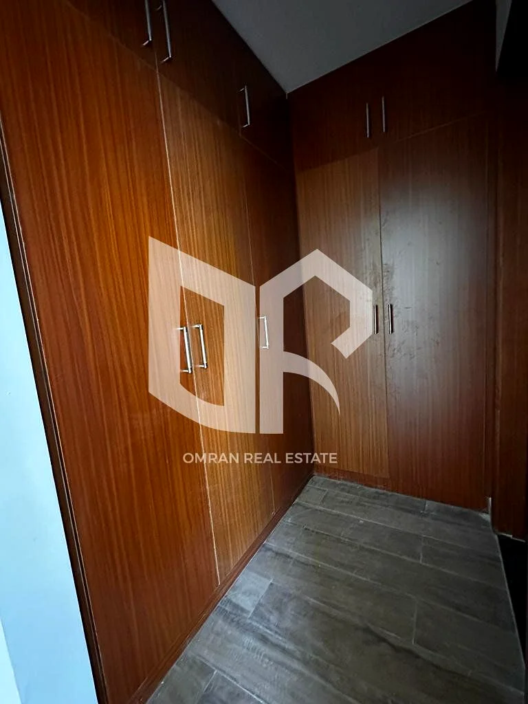 فيلا حديثة مع تشطيبات فاخرة وحديقة خاصة – الجالية63877582170755113