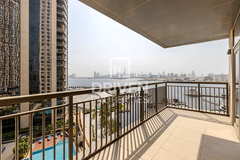 Amazing Creek View | Vacant Apt | Spacious64027766157570111