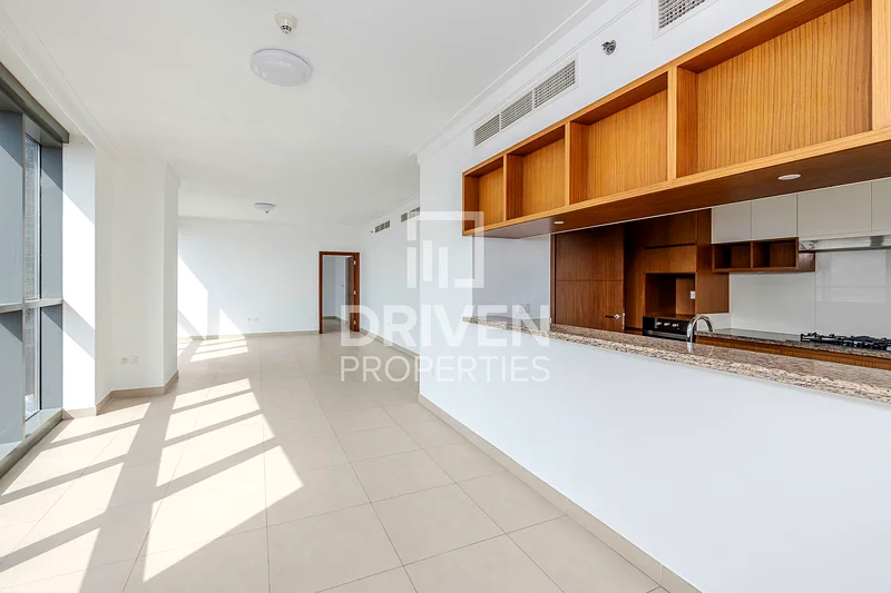 Amazing Creek View | Vacant Apt | Spacious64027766157570112