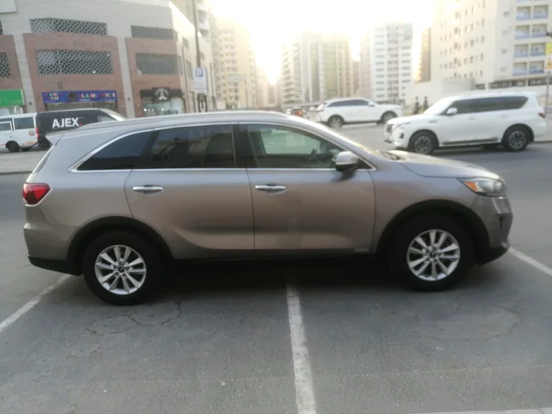 Kia Sorento 2.4 LX 2019    American Specs   Lady Driven63398628454913113