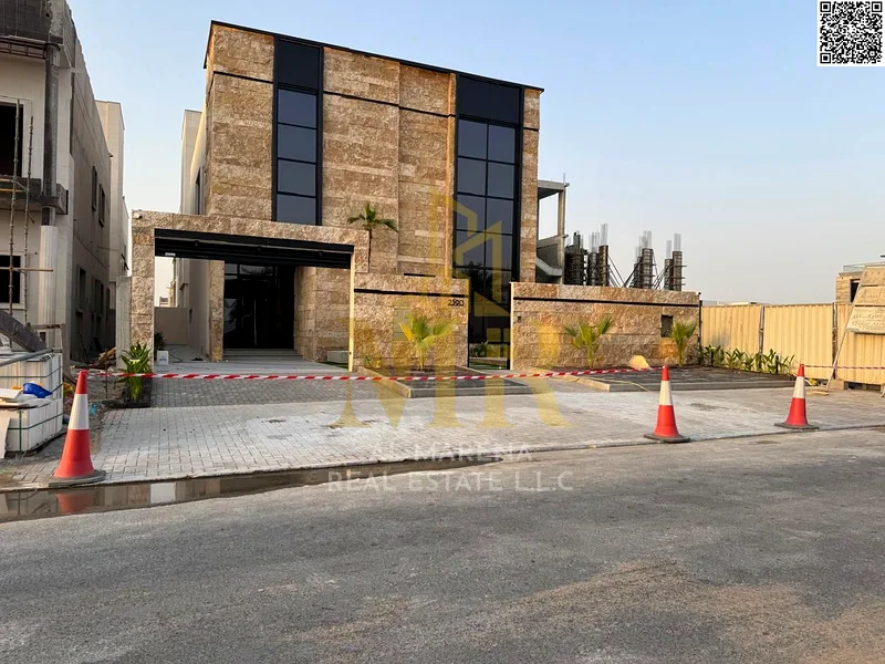 فيلا - طابقان وفناء كبير متضمنة رسوم التسجيل ورسوم الملكية - قريبة من طريق الشيخ محمد بن زايد - ملكية حرة لجميع الجنسيات63872045419907112