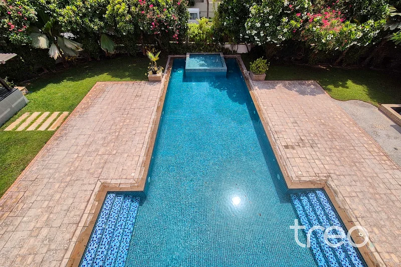 Luxury Lakefront Mansion | Private Pool63654978207361112