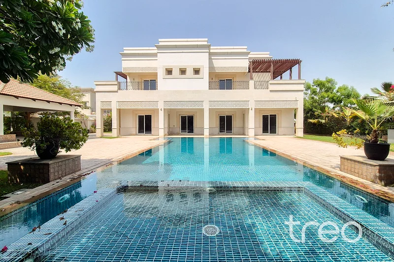 Luxury Lakefront Mansion | Private Pool63654978207361110