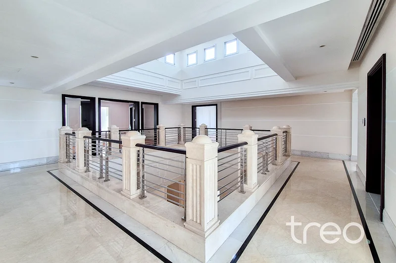 Luxury Lakefront Mansion | Private Pool63654978207361114