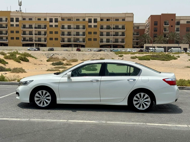 HONDA ACCORD LX + 2.4L FULL OPTION CAR WITH SUNROOF, LEATHER SEATS, GOOD CONDITION63398545203841113