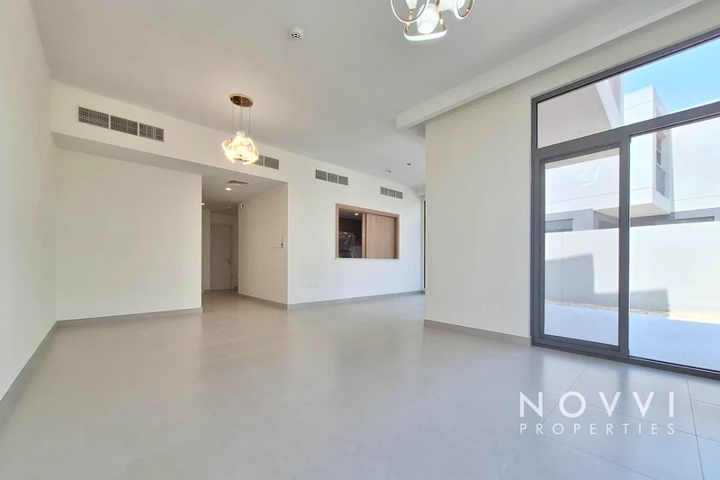 Vacant | Single Row | Close To Pool | Landscaped63751581457538112