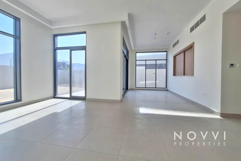 Vacant | Single Row | Close To Pool | Landscaped63751581457538114