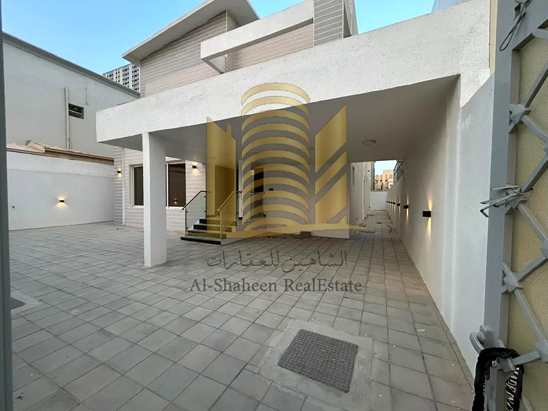 Villa for sale in Ajman Al Rawda 2  An area of 5,000 feet  The first resident of super lux finishing  With electricity, water and air conditioners  New, not haunted  The villa consists of  5 master be63878080827522112
