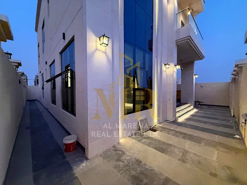 Villa for sale directly from the owner near the mosque, including all fees, ready for handover, built to the highest quality standards with a large bu63893447664643114