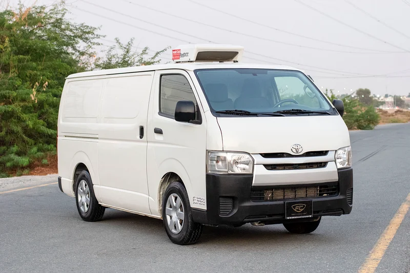 Standard Roof | Manual Reddot-Chiller Van | GCC Specs | Ref#T2732263401318381954112