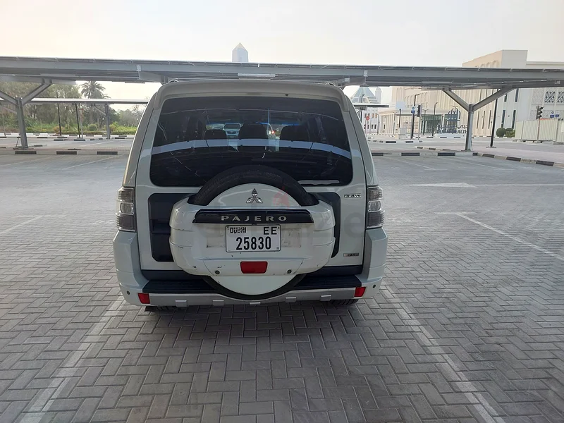 Mitsubishi pajero gls 3.8 full option only 126000 km!63489196726146114