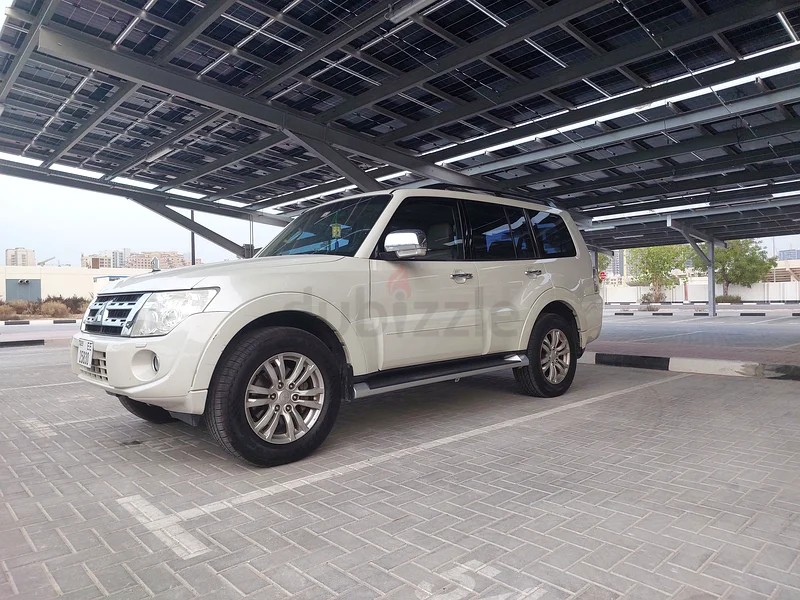 Mitsubishi pajero gls 3.8 full option only 126000 km!63489196726146112