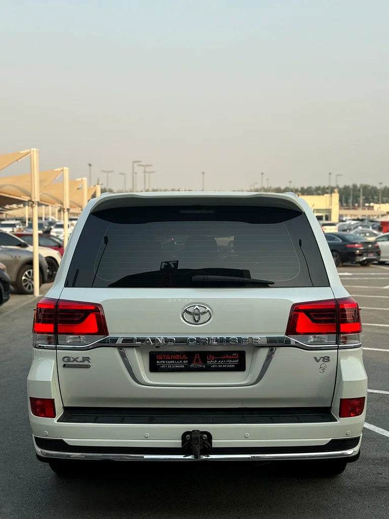 Land Cruiser GXR Grand Touring .. 2020 Agency Paint .. Factory Condition .. V863401302369794112