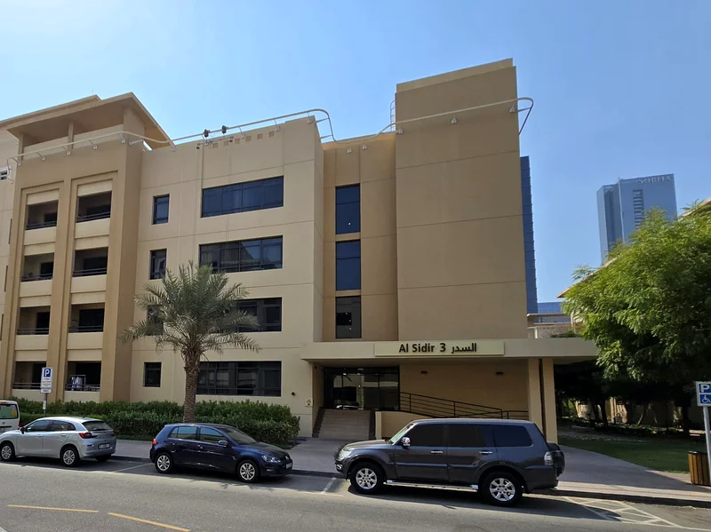 فناء كبير | 3 غرف نوم + غرفة دراسة | مفروشة بالكامل63726575889153111