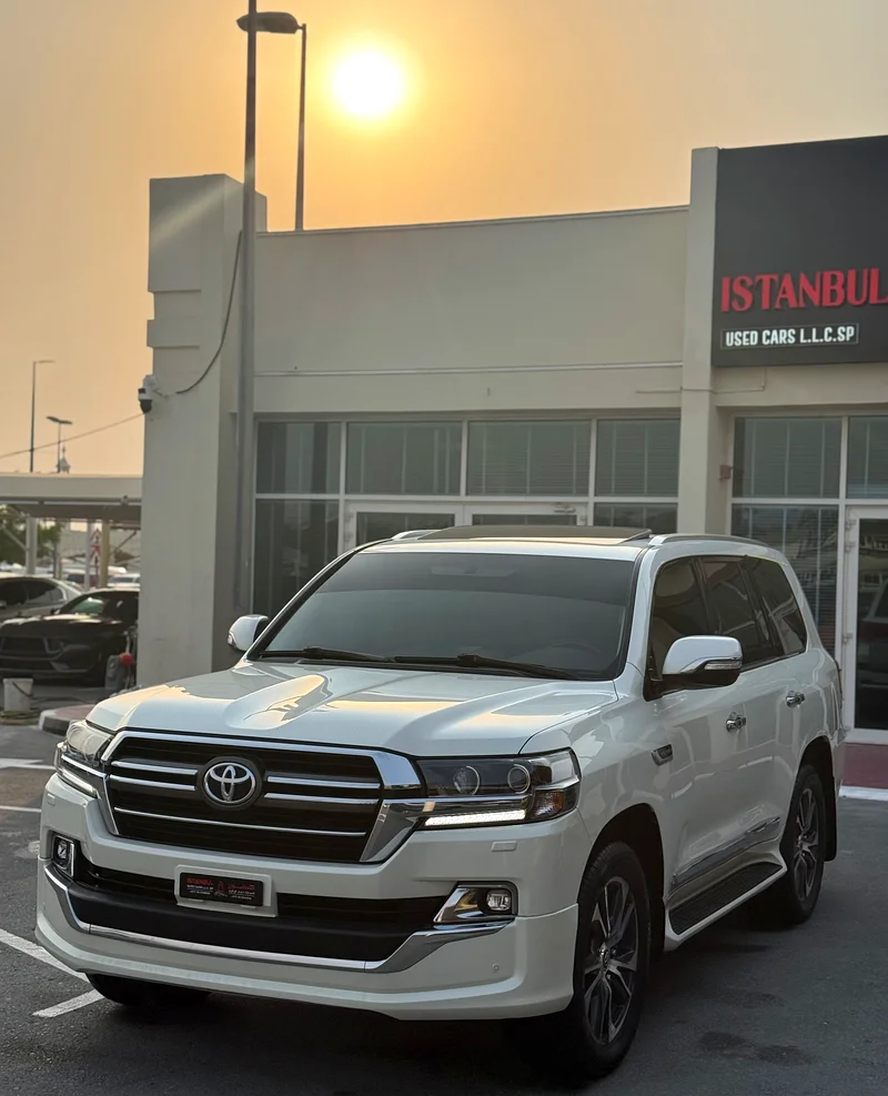 Land Cruiser GXR Grand Touring .. 2020 Agency Paint .. Factory Condition .. V863401302369794114