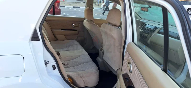 Nissan Tiida 201163484188385410112