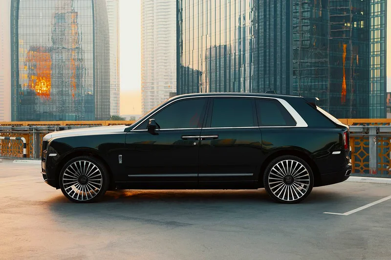 Rolls Royce Cullinan63490305024514112