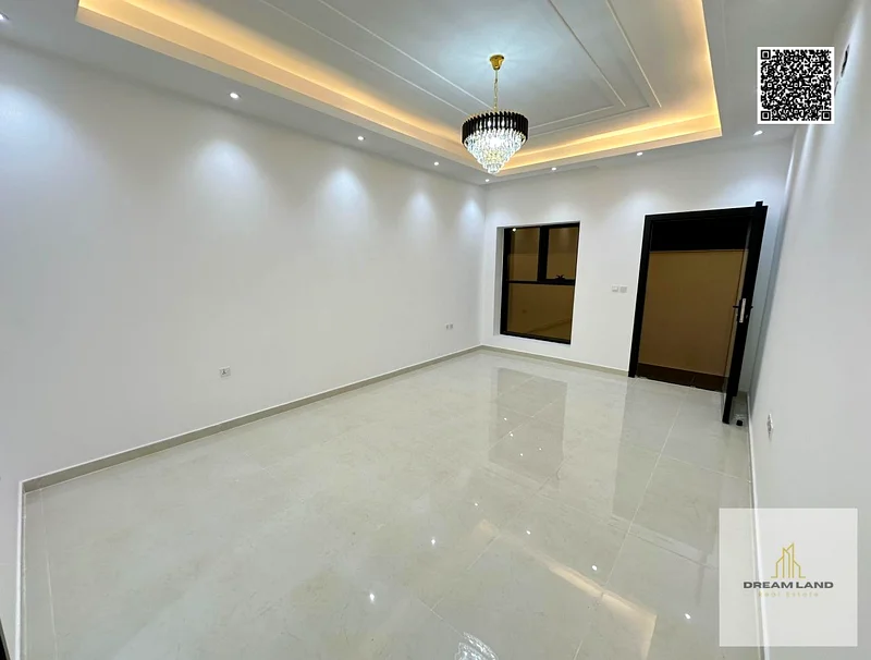 فيلا بسعر جيد جدًا، تشمل رسوم التسجيل، واجهة حجرية مع سقف زجاج عازل للحرارة، تصميم حديث، ملكية حرة، قريبة من جميع الخدمات،63894606933505111