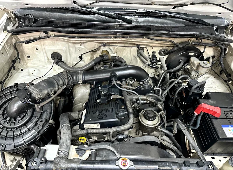 Toyota hilux63401312820481111