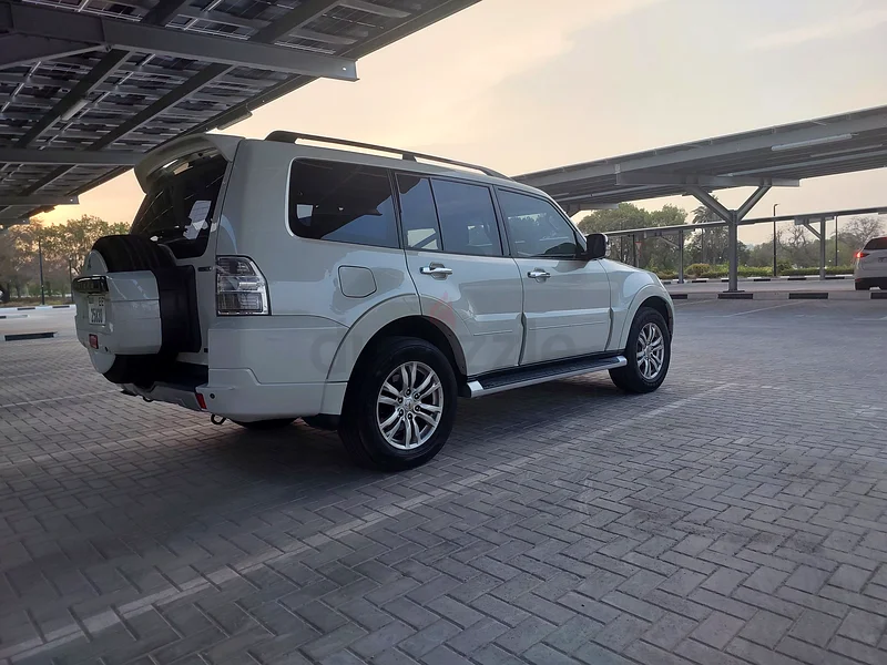 Mitsubishi pajero gls 3.8 full option only 126000 km!63489196726146111
