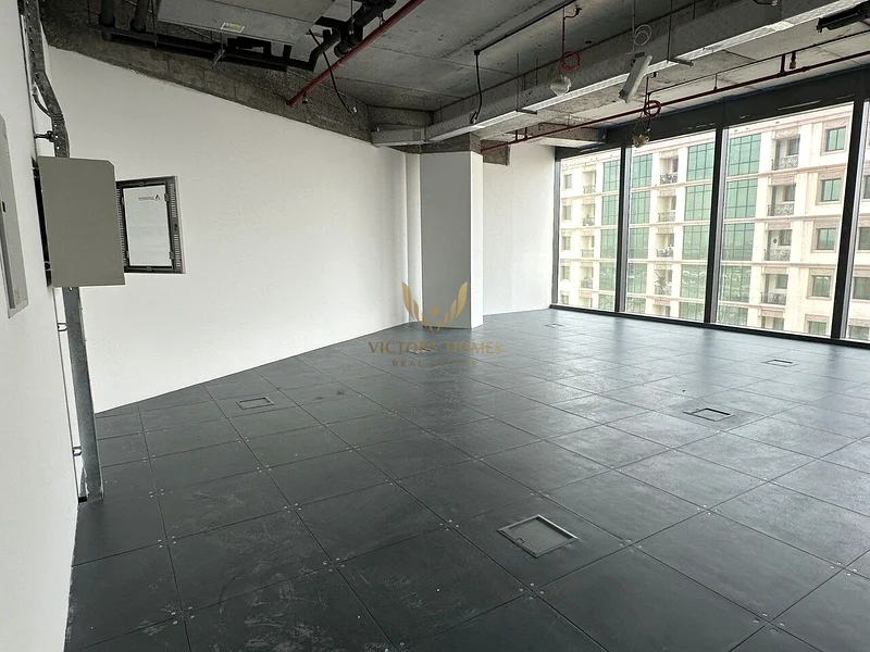 Full Floor - Semi Fitted with raised flooring63621278236802114