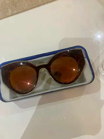 Stylish Leopard Print Sunglasses for Trendy Looks swatch