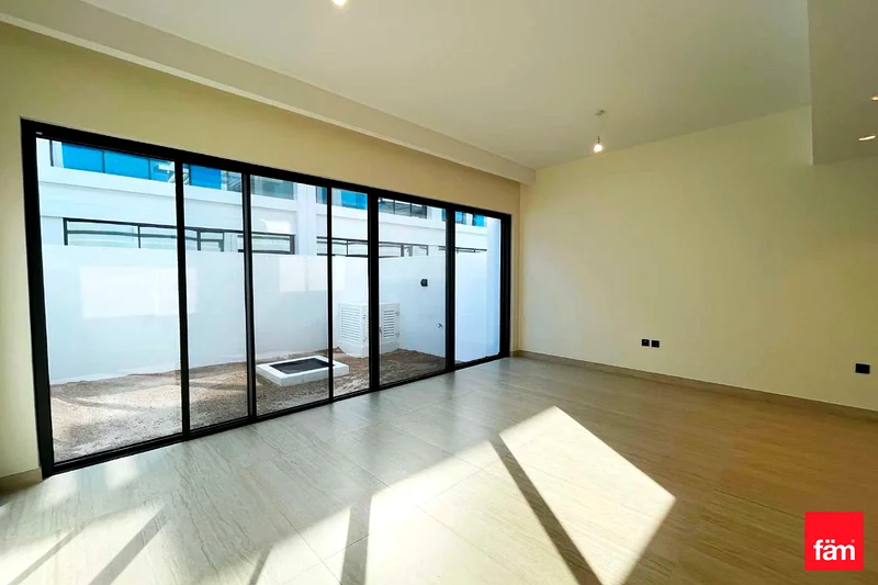 Corner Unit | Mortgage Possible | 5 Bed63962574422657112
