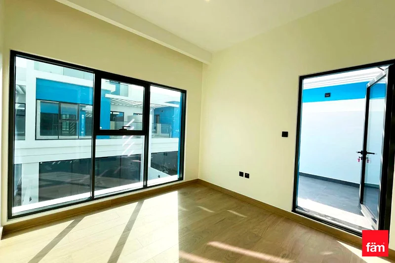 Corner Unit | Mortgage Possible | 5 Bed63962574422657113