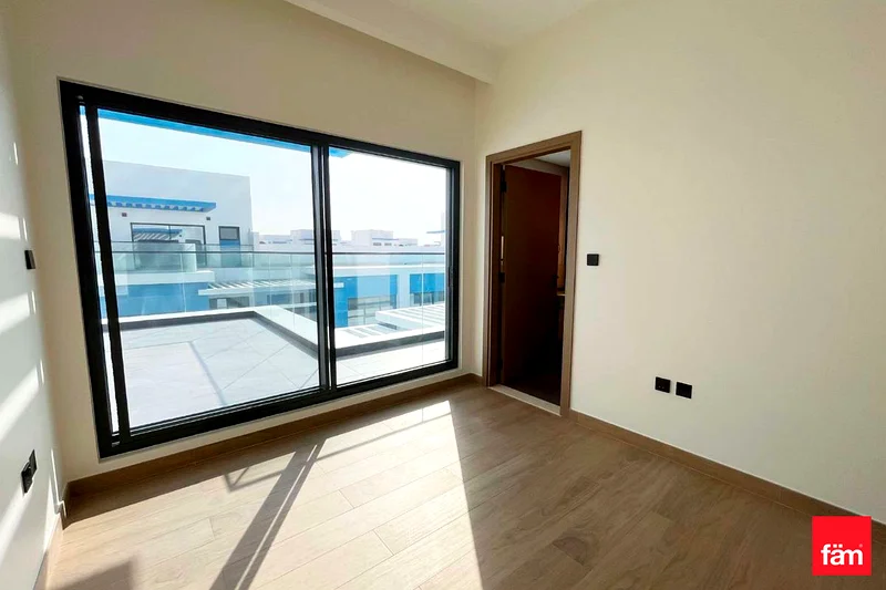 Corner Unit | Mortgage Possible | 5 Bed63962574422657114
