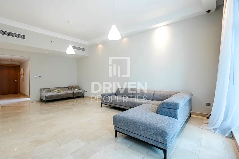 وحدة فاخرة شبه مفروشة مع غرفة دراسة64037065273601112