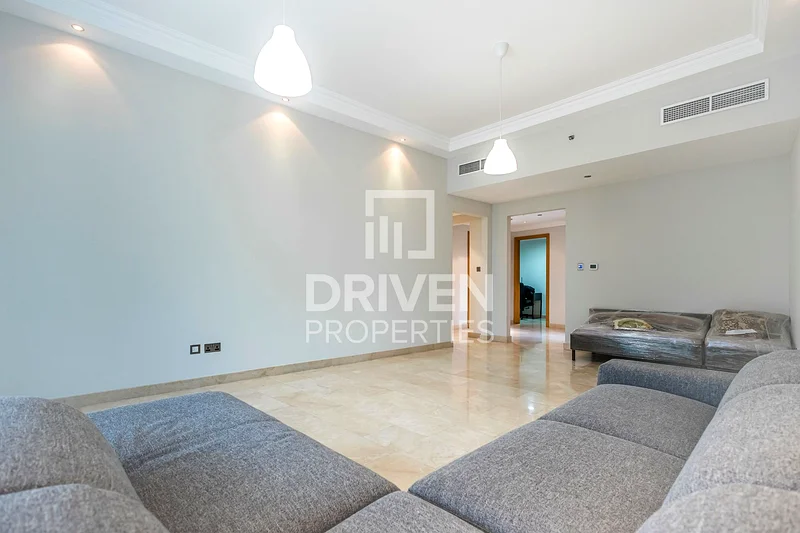 وحدة فاخرة شبه مفروشة مع غرفة دراسة64037065273601110