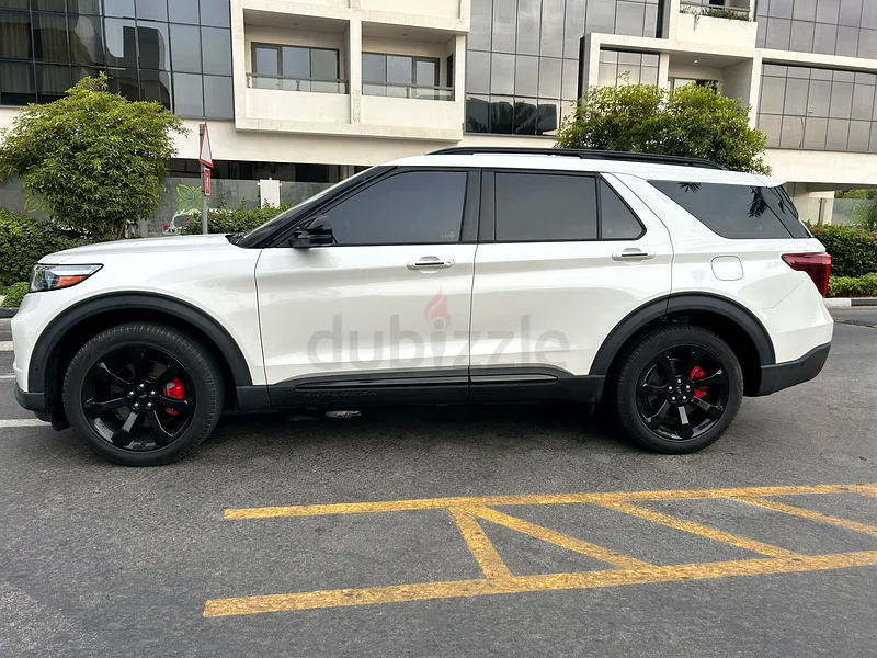 Gcc Ford Explorer 2021 ST original paint Low KM63483241058561112