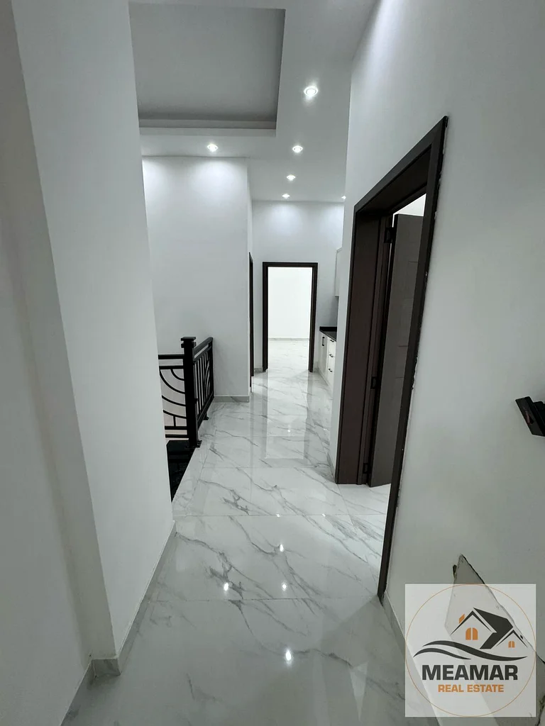 A luxurious villa in Al-Helio 2, with an area of 3600 square feet, at a price including registration and ownership fees. 5 master bedrooms, freehold f63894607047809113