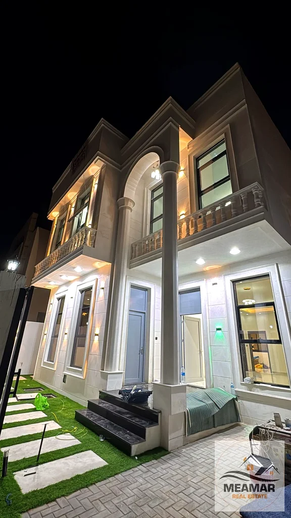 A luxurious villa in Al-Helio 2, with an area of 3600 square feet, at a price including registration and ownership fees. 5 master bedrooms, freehold f63894607047809111